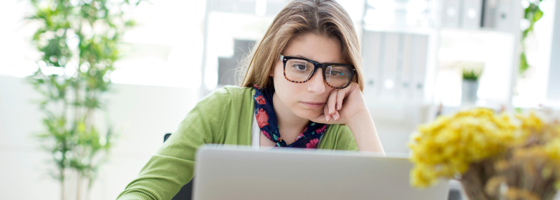 Woman on the computer reporting a potential scam